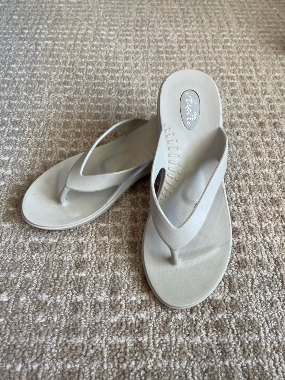 Okabashi Women's Light Gray Flip Flop Wedge Sandals Size M (6.5-7.5) Beach, Pool